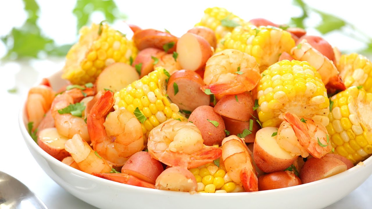 Easy Seafood Boil With Shrimp, Corn, Sausage & Potatoes | The Perfect ...