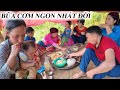 Người mẹ trẻ nuôi 4 đứa con cùng 3 em tật nguyền lần đâu trong đời được ăn bữa cơm ngon như này.