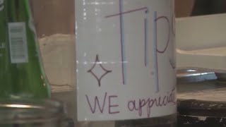 Chicago City Council votes to raise tipped worker minimum wage