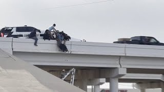 Video shows rescue of Texas deputy dangling from overpass