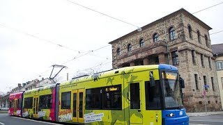 77-Jähriger wendet auf Schienen und stößt mit Tram zusammen