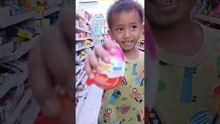 Kakak mau yang pink #funny #belikinderjoy #cutebaby #kinderjoy #alfamart #shortsviral #shortsvideo