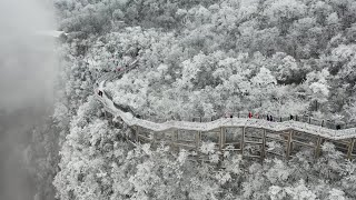 天門山風景区が雪化粧　湖南省張家界市