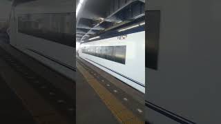 スカイライナー14号（京成電鉄2代目AE形電車AE3）京成上野駅行、東京都葛飾区の青砥駅を発車。かっこいい特急形車両。KEISEI RAILWAY SKYLINER Tokyo JAPAN TRAIN