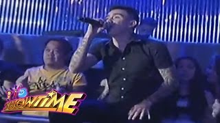 Rock and roll with Jason, Daryl and Bradly on It's Showtime