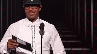 ti stopped by to present award to post malone  bbmas2018