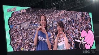 181003 ハートカメラのお手本を行う高橋佑奈さんとファイターズガール畠山茉央さん