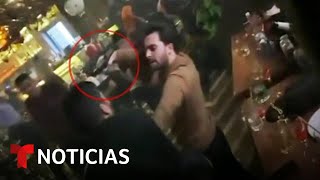 En video: Un sobrino de 'El Chapo' dispara dentro de un bar | Noticias Telemundo