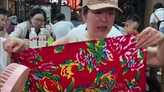 黑龙江这位美女轻松挑战三两爆辣螺蛳粉，她说不吃六两可惜了，北方的朋友果然厉害