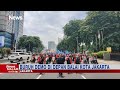 Massa Buruh Demo di Depan Balai Kota Jakarta Tuntut Kenaikan UMP 2022 #iNewsMalam 18/11