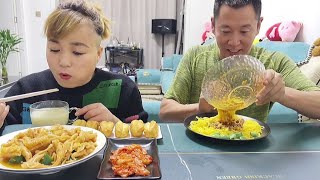 冷战第57天，贪吃的教训#Day 57 of the Cold War#eating show#eating challenge#husband and wife eating food#eating