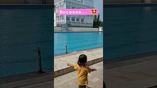 Horeee.. ayo kita berenang 🏊 👧🏻 😻🤩 #anaklucu #bermain #anakanak #trending