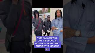 Young adz gives out free food outside a mosque