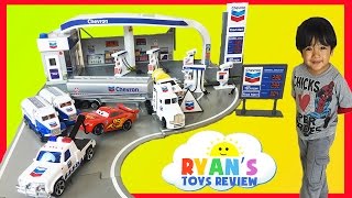 Tomica Chevron Gas Station PlaySet with Disney Cars Toys