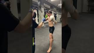 His Boxing Style is UNIQUE 🤯