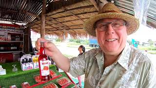 Buffalo Market und Erdbeerschnaps in Ban Phai Thailand