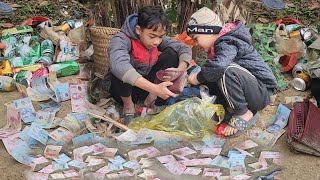 A lucky day for two orphan boys. Two poor children picking up scrap discovered the money