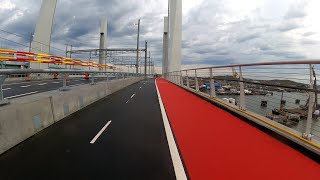 Nya Hisingsbron i Göteborg - cykeltur från centralstationen till Hisingen (slå på textning)