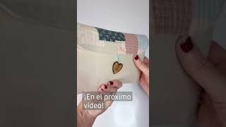 ¡Aprovecha tus retales de tela con este estuche de tres bolsillos súper fácil! ¡Próximo tutorial!