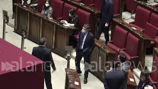 Quirinale, quarta chiama: cdx si astiene. Sgarbi vota