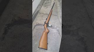 Rifle modelo 8122M CBC 22 Magnum coronha de madeira