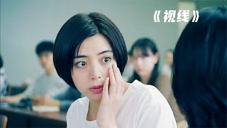 女孩滴了一滴眼藥水，她發現全班人都盯著她看，驚悚片 #金樂說影 #案件 #探案 #懸案 #懸疑