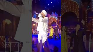 Shah Rukh Khan DANCES with Suhana, Ananya as Diljit Dosanjh performs 'Lover' in Jamnagar 🫶🏻 #srk