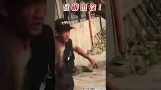 3.6m巨蟒校園滑行！　眾人屋頂纏鬥圍捕｜TVBS新聞｜擠看看 #shorts