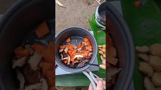 A girl is cooking delicious food alone in the bamboo forest.🌰🍚#outdoorcooking#outdoors#chinesefood