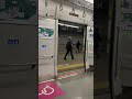 扉が閉まるシリーズ総武線快速市川駅e217系