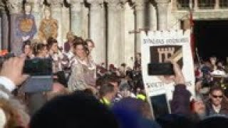 12 Marias lead colourful Venice carnival procession