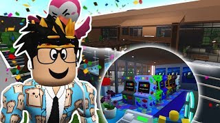 Roblox Welcome To Bloxburg Making The Arcade And Painting Of Xxonlinebroxx S Mansion - roblox welcome to bloxburg mall part two