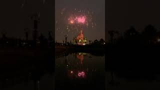 Espectáculo de fuegos artificiales en Shanghai Disneyland. 上海迪士尼乐园烟花表演.