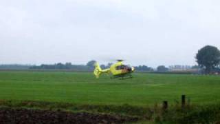 Traumahelicopter Lifeliner 3 aankomst bij Rijksstraatweg Buurmalsen