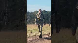 Prince William is rocking the military gear while visiting the Welsh Guards on Salisbury Plain 👑