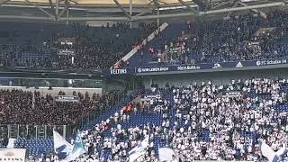 Frankfurt Ultras springen in der Veltinsarena über Zaun und jagen S04 Fans und prügeln auf sie ein😳