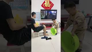 步步：我这绝招都是跟你学的#人类幼崽成长计划 #坑爹 #萌娃