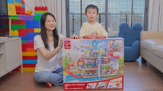 Fengfeng play toy car parking lot 枫枫和辰辰玩小汽车停车场