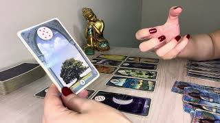 O que SENTE quando ME VÊ? O que acha que você SENTE por ele/ela? TAROT 🔮❣️