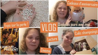 Vlog: My birthday, exhibition on pearls, a package, readings and a film!