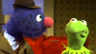 Classic Sesame Street - Kermit And Grover The Earmuff Salesman
