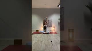 Hatha Yoga with Ruta. Vakaro joga ir trumpa meditacija.