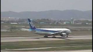 富山空港　ＡＮＡ　Ｂ７７７－２００離陸（２００４年５月２日）