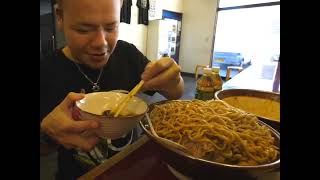 MAKAN MIE DAGING 2 MANGKOK BESAR, ABANG TAMPAN MAKAN PORSI BANYAK BIKIN LAPER.