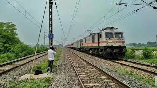 130 Kmph Rapid Fire 🔥🔥People Scared by Purushottam Express Thrashing Level Crossing at Top Speed !!