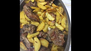 AGNELLO AL FORNO CON PATATE