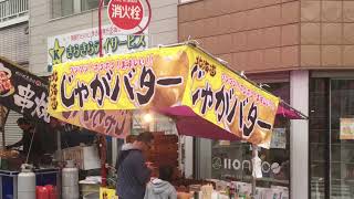 秋の飯能まつりの屋台と山車と居囃子