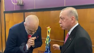 Erdogan shpërblen Ramën pas mbylljes së shkollave!