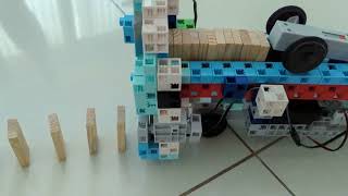 Automatic Domino Laying Machine With ArTeC Robotics And Studuino - Turning