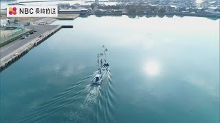 透き通った海に色鮮やかな大漁旗　富江町漁民祭　長崎県内各地の城を空から【長崎ばーどアイ】